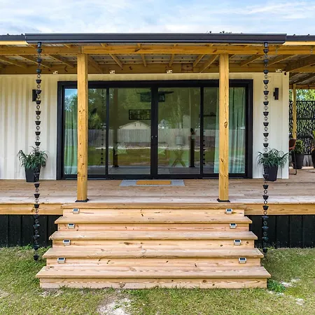 "Glamtainer" One Of A Kind Romantic Luxe Retreat, 8 Minutes To Emerald Beach, Outdoor Haven-2