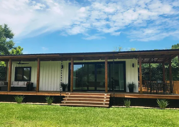 "Glamtainer" One Of A Kind Romantic Luxe Retreat, 8 Minutes To Emerald Beach, Outdoor Haven Navarre